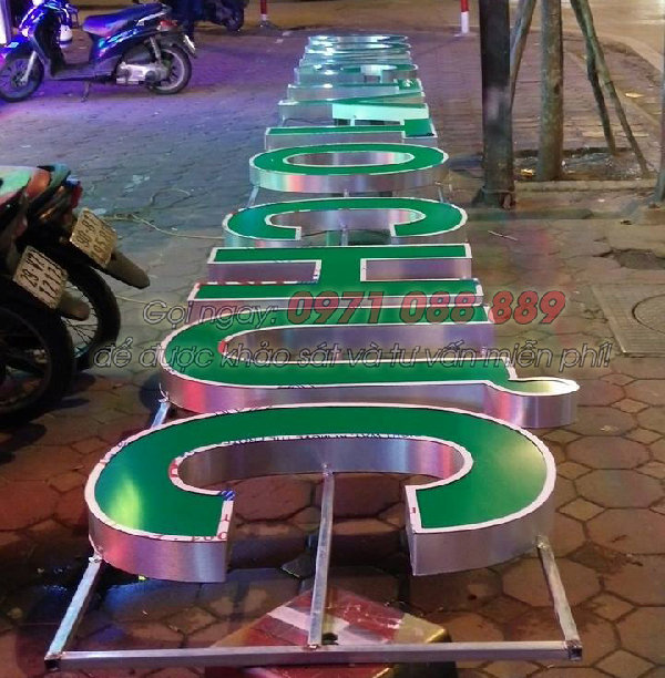 Biển quảng cáo chữ nổi mica Làm biển chữ nổi mica tại Hà Nội