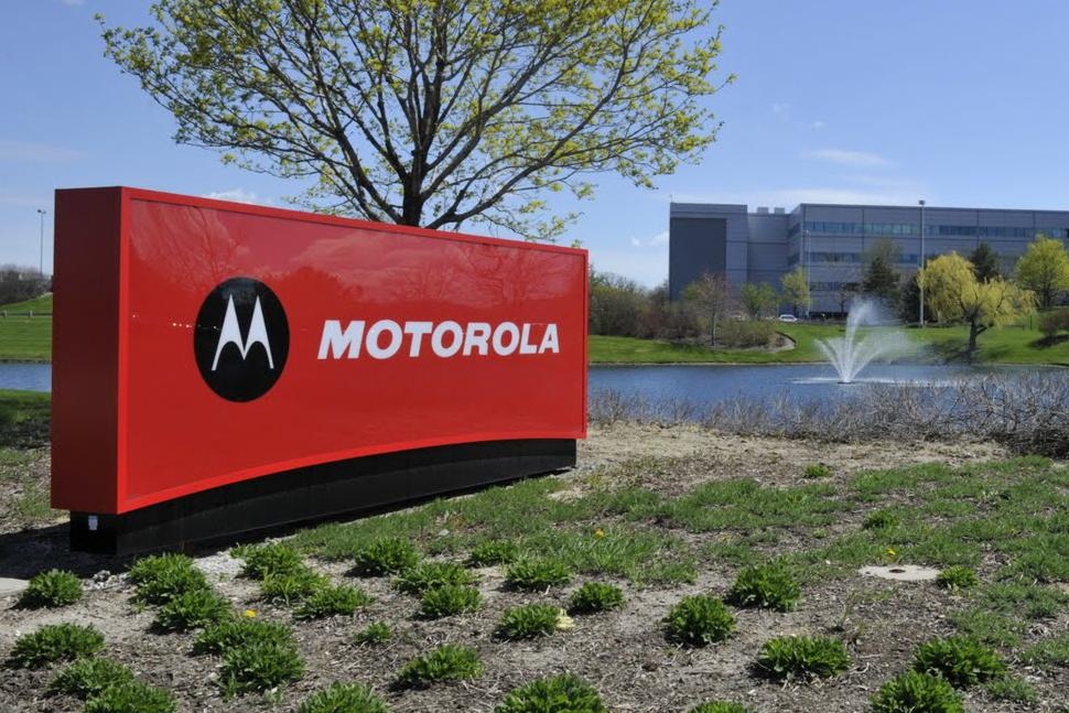 Điều gì khiến gã khổng lồ Google mua lại Motorola
