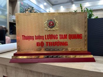 Biển Chức Danh, Biển Chức Danh Để Bàn