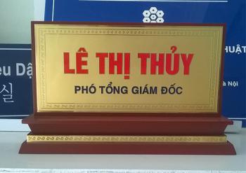 Mẫu biển tên, biển chức danh để bàn đẹp, sang trọng - Tinh Hoa Việt AD
