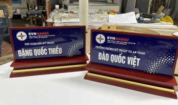 Biển Tên, Biển Chức Danh Để Bàn Đẹp