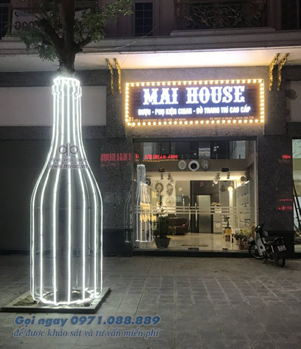 Biển quảng cáo cho showroom rượu Mai House được làm bằng chữ sắt hộp có gắn thêm đèn led